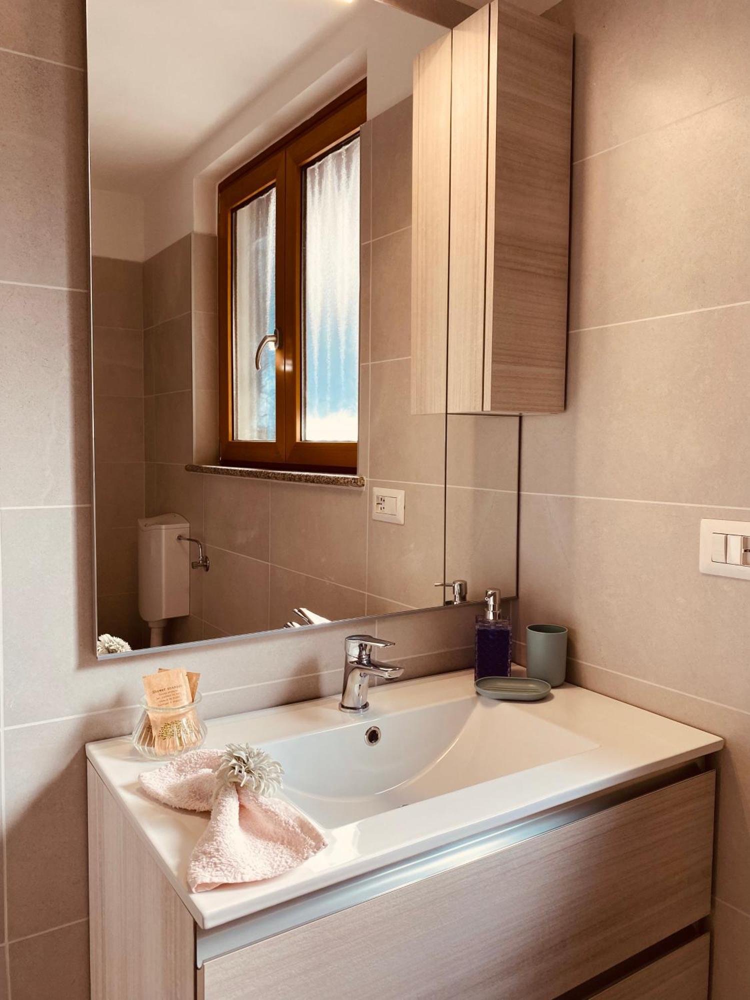 Corte 22 B&B E Appartamenti Borgomanero Luaran gambar